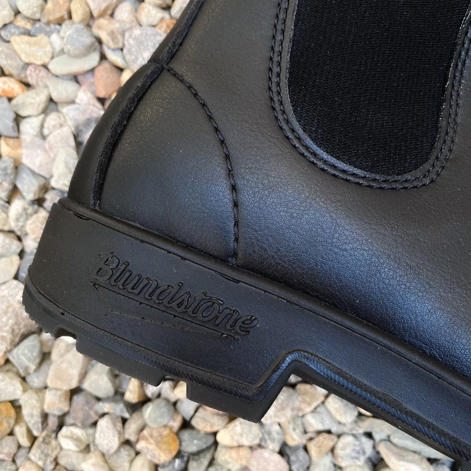 Blundstone - 2115 Unisex Vegan Chelsea Boot - Black