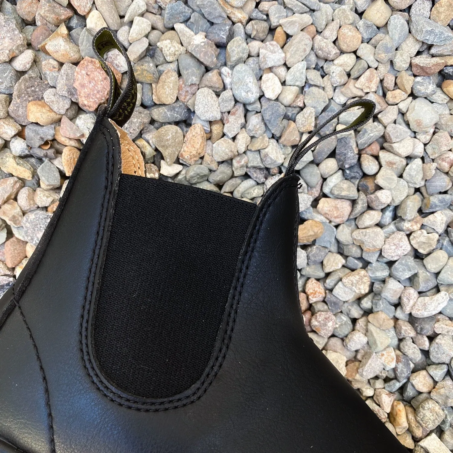 Blundstone - 2115 Unisex Vegan Chelsea Boot - Black