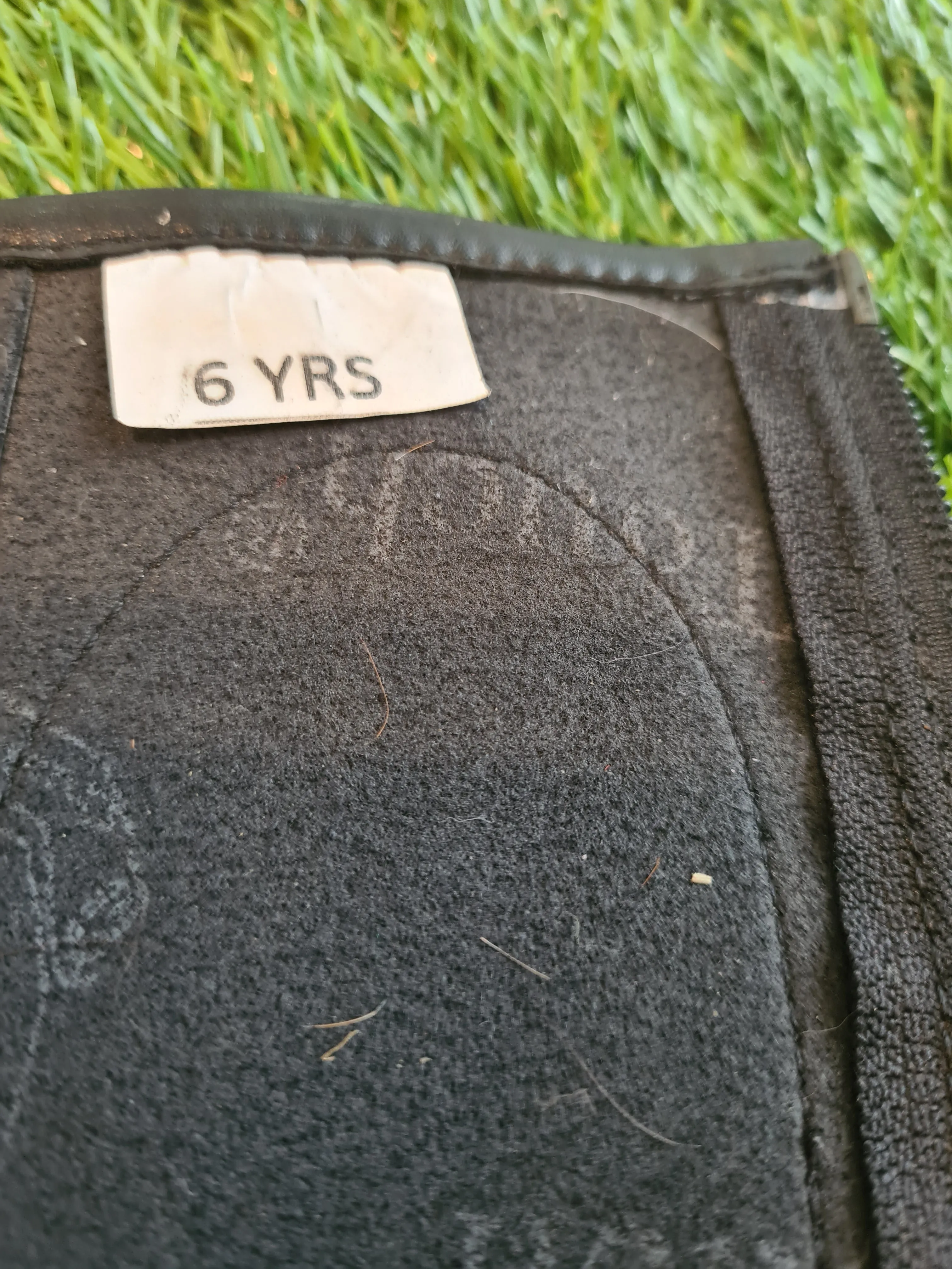 Brogini black leather chaps age 6  🟢