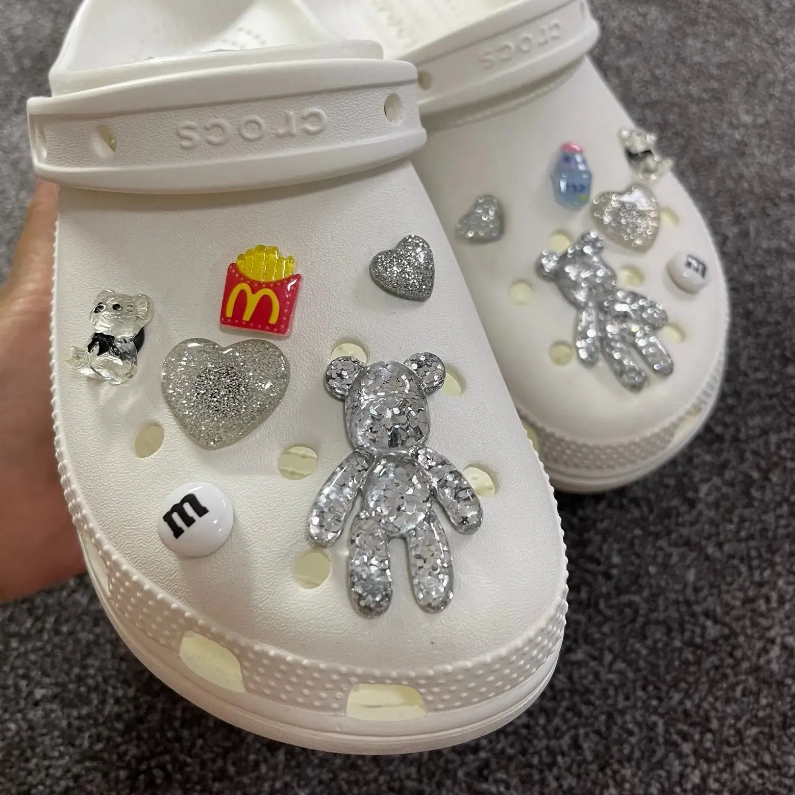 Luxury DIY Croc Charms Fashion Quality Women Shoes Charms Designer for Crocs Golden Chain Clogs Shoe Buckle All-match Kids Gift