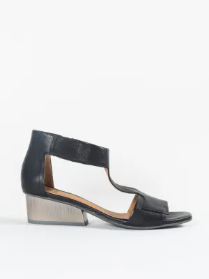 ollie sandal - black