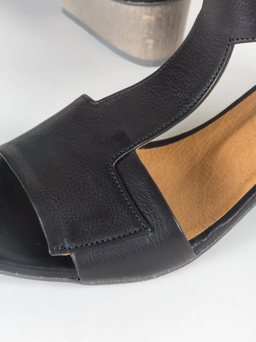 ollie sandal - black