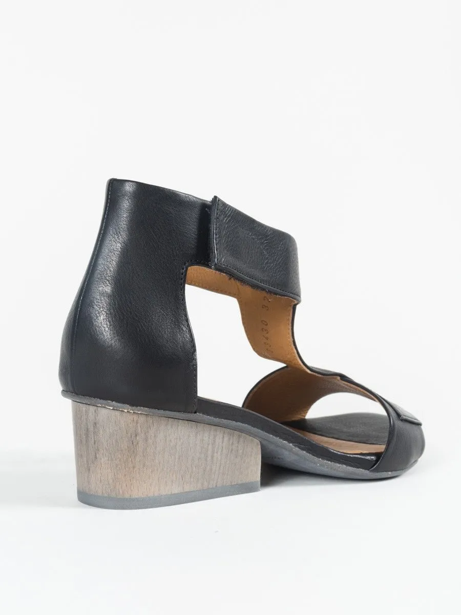 ollie sandal - black