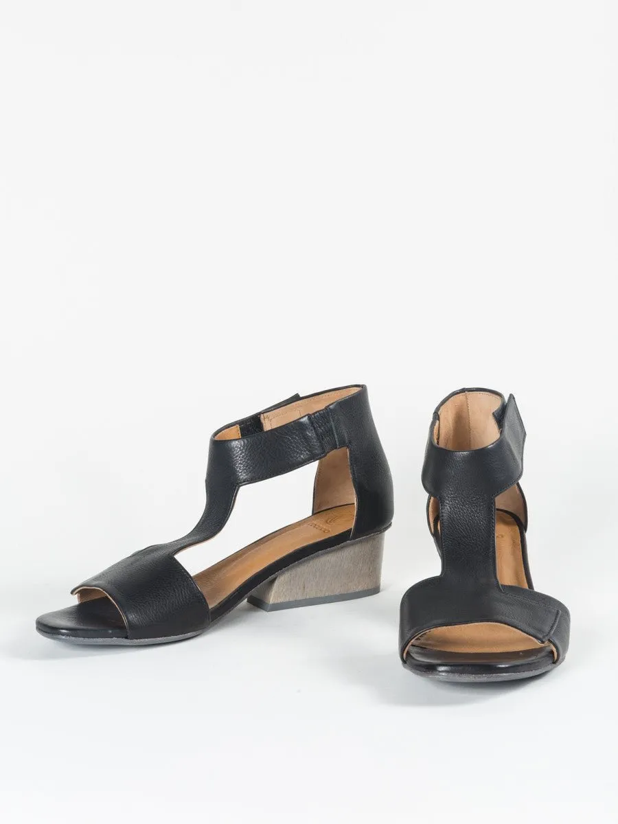 ollie sandal - black