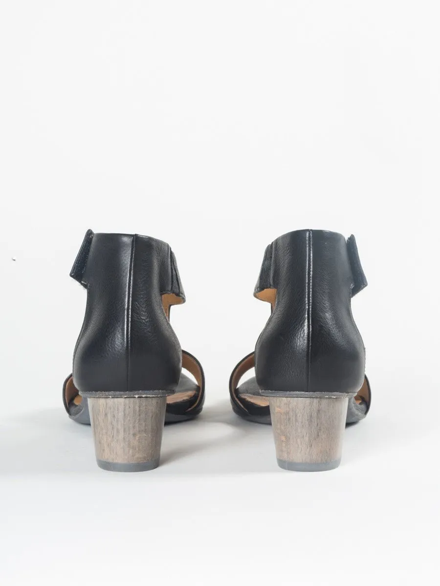 ollie sandal - black